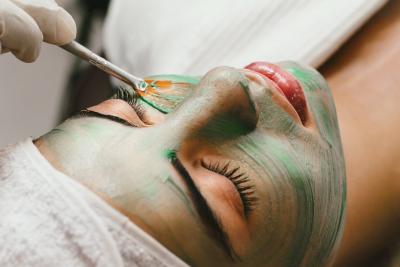 Reinigung, Peeling und Maske